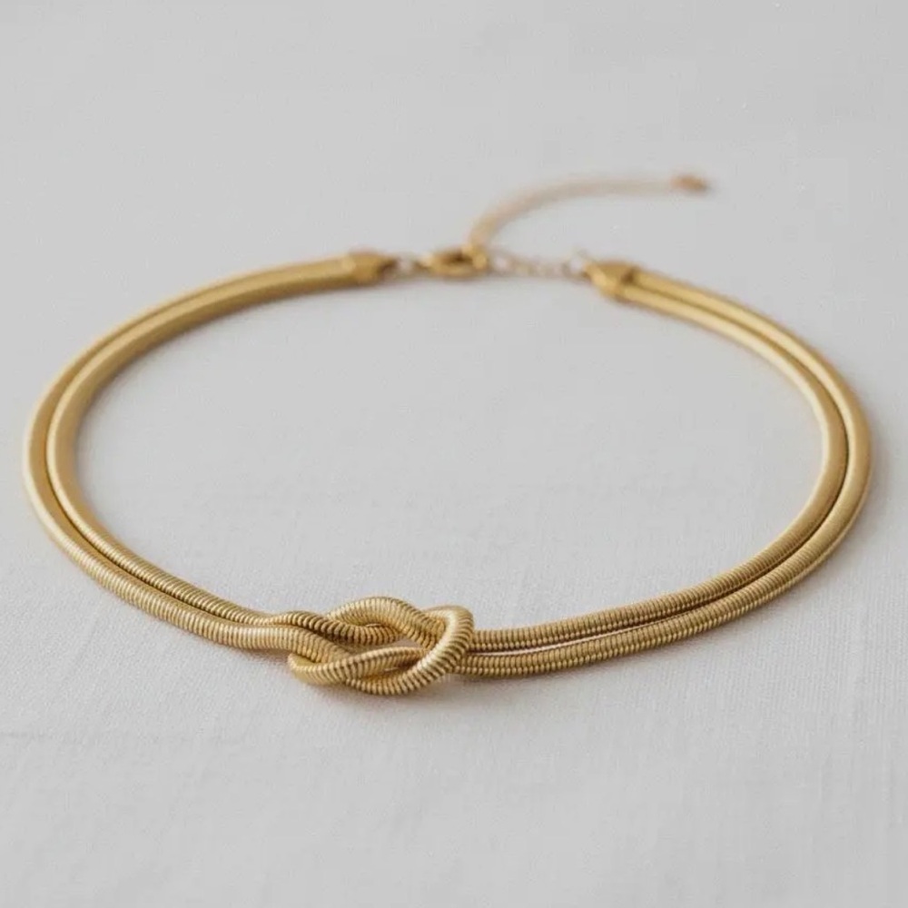 Gold Knot Necklace (2715)